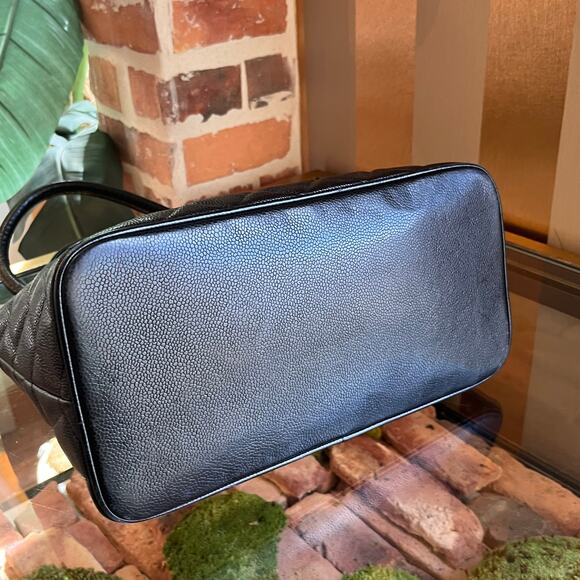 CHANEL Medallion Quilted Caviar Leather Tote Bag - Picture 5 of 14